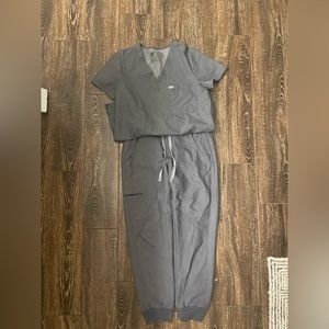 Figs Women’s Jogger scrub set gray (petite XS pants, XS top)